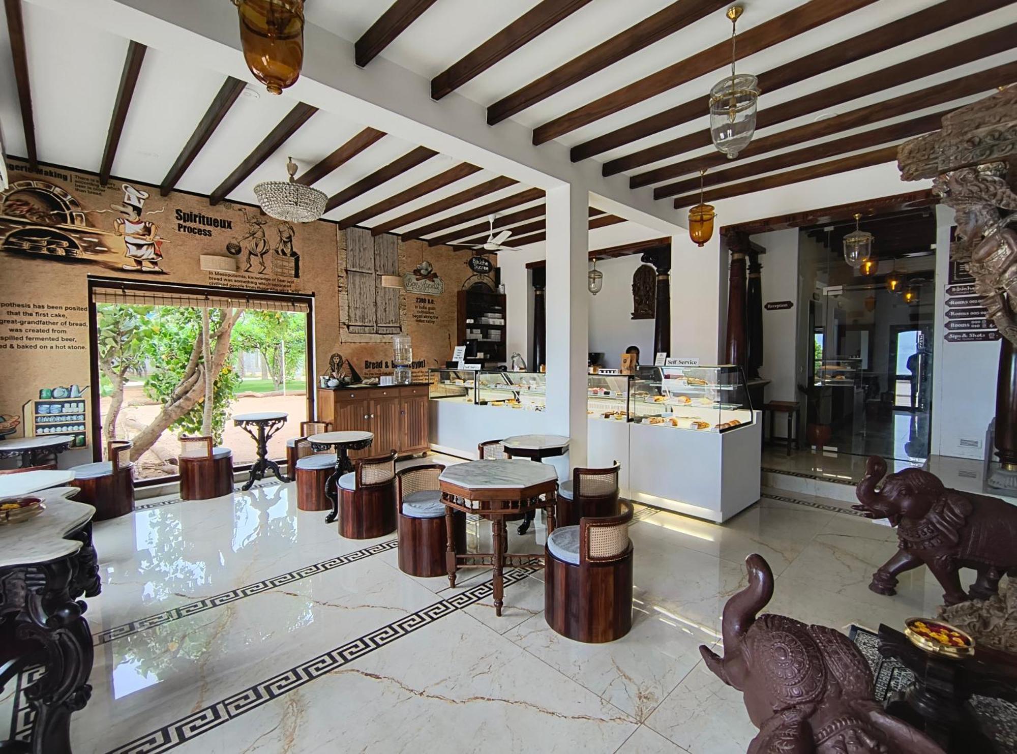 La Plage Seaview Suites Pondicherry Exterior foto