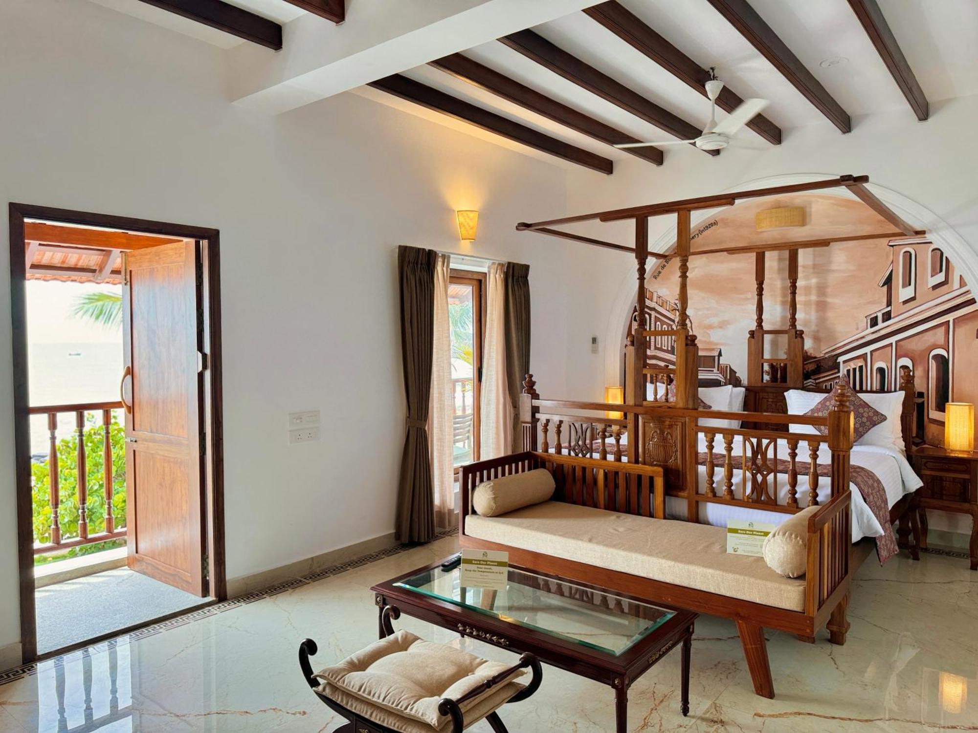 La Plage Seaview Suites Pondicherry Exterior foto