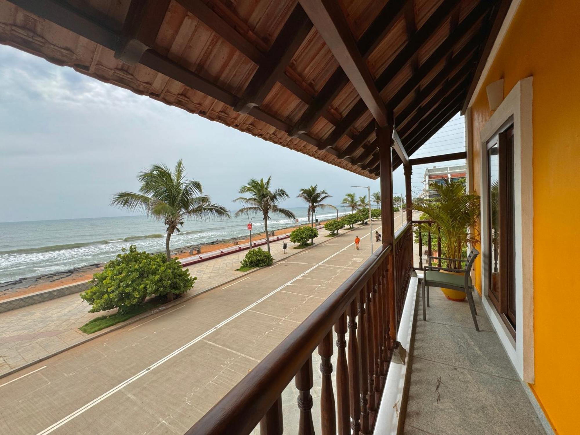La Plage Seaview Suites Pondicherry Exterior foto