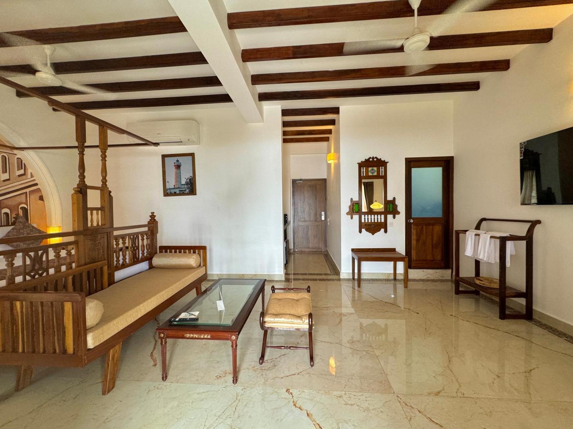 La Plage Seaview Suites Pondicherry Exterior foto