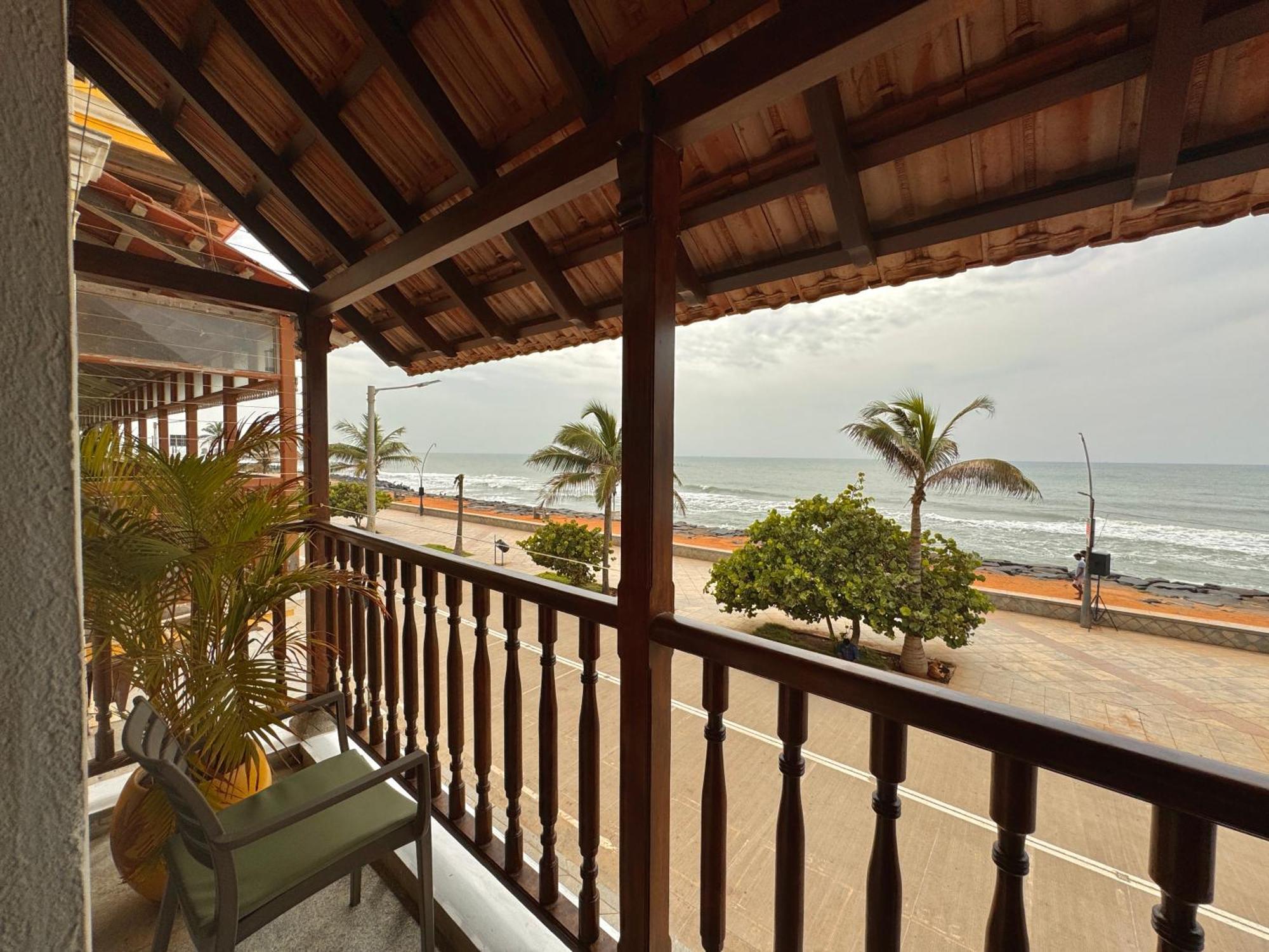 La Plage Seaview Suites Pondicherry Exterior foto