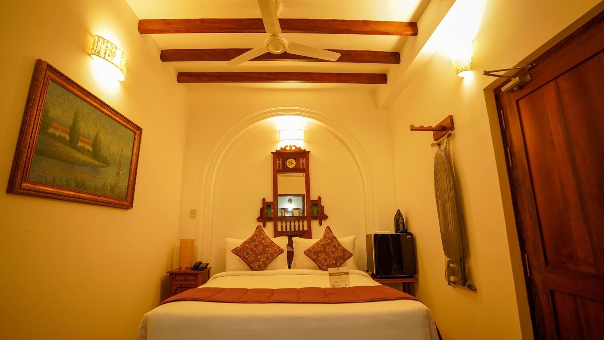 La Plage Seaview Suites Pondicherry Exterior foto