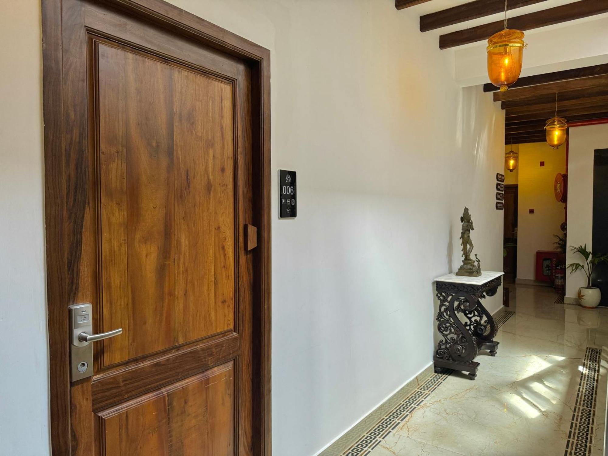 La Plage Seaview Suites Pondicherry Exterior foto