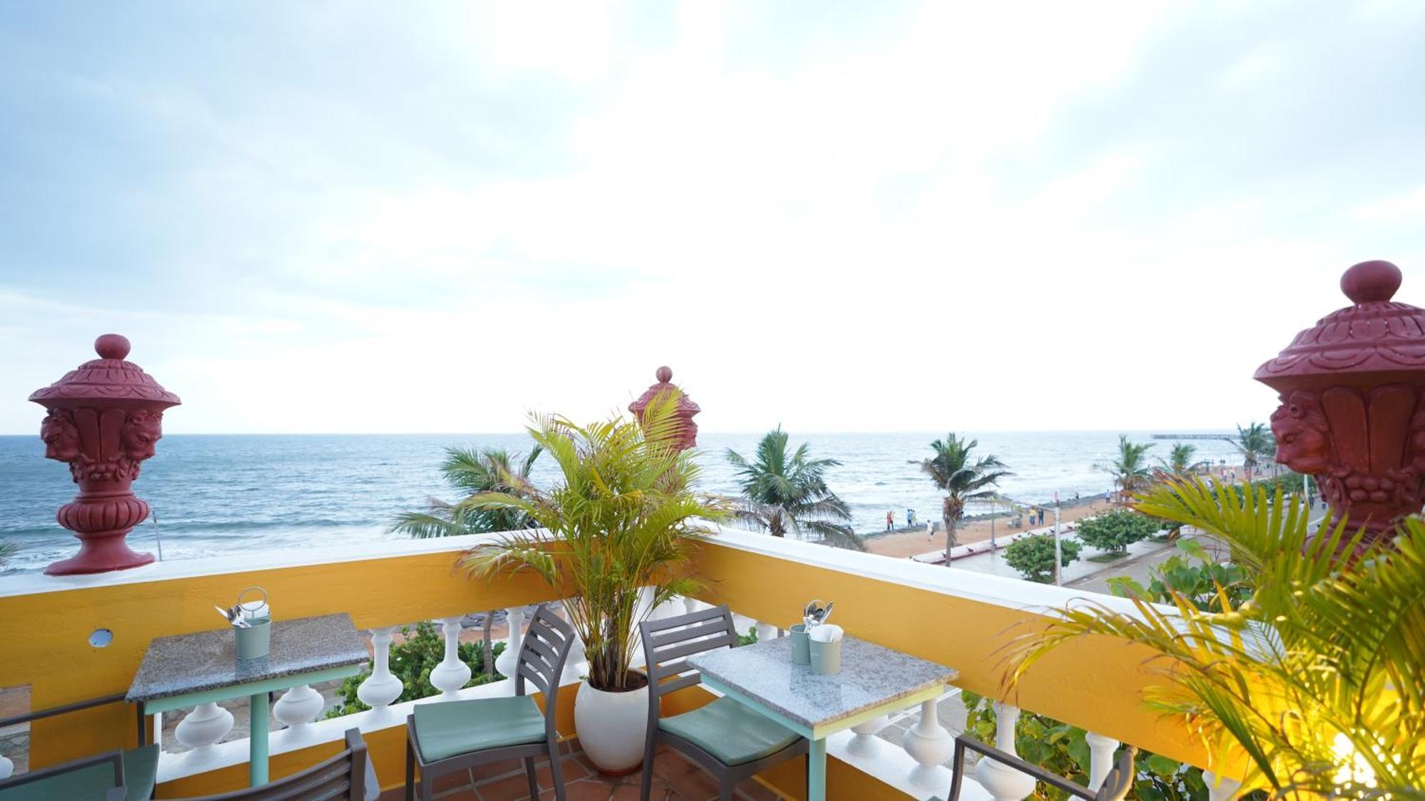 La Plage Seaview Suites Pondicherry Exterior foto
